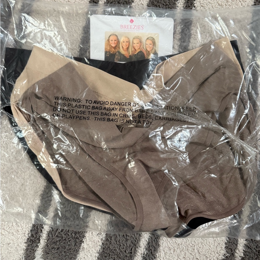 NWT Breezies Seamless Comfort Jacquard Hi-Cut Brief
Set of 3